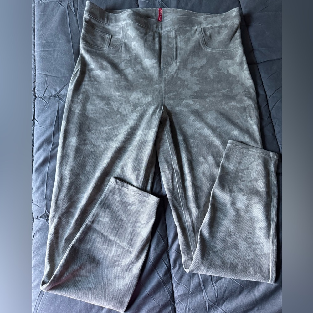 SPANX Women's Gray Camo Skinny Compression Jeggings Back Pockets‎ Size 1X